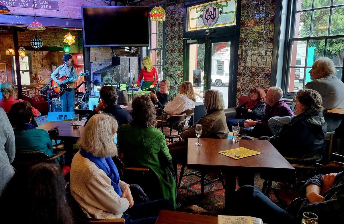 RobertQuantrell's tweet photo. @davegraney regaling with tales of adventure in worlds of rock,pop &amp; life,while serenading us with dulcet tones.@clarecmoore conversely quietly amazed &amp; enthralled with items of percussive goodness &amp; electronic wizardry.

#davegraney #claremoore #hotelwarrnambool
@artscentremelb https://t.co/zc2izVrPTq