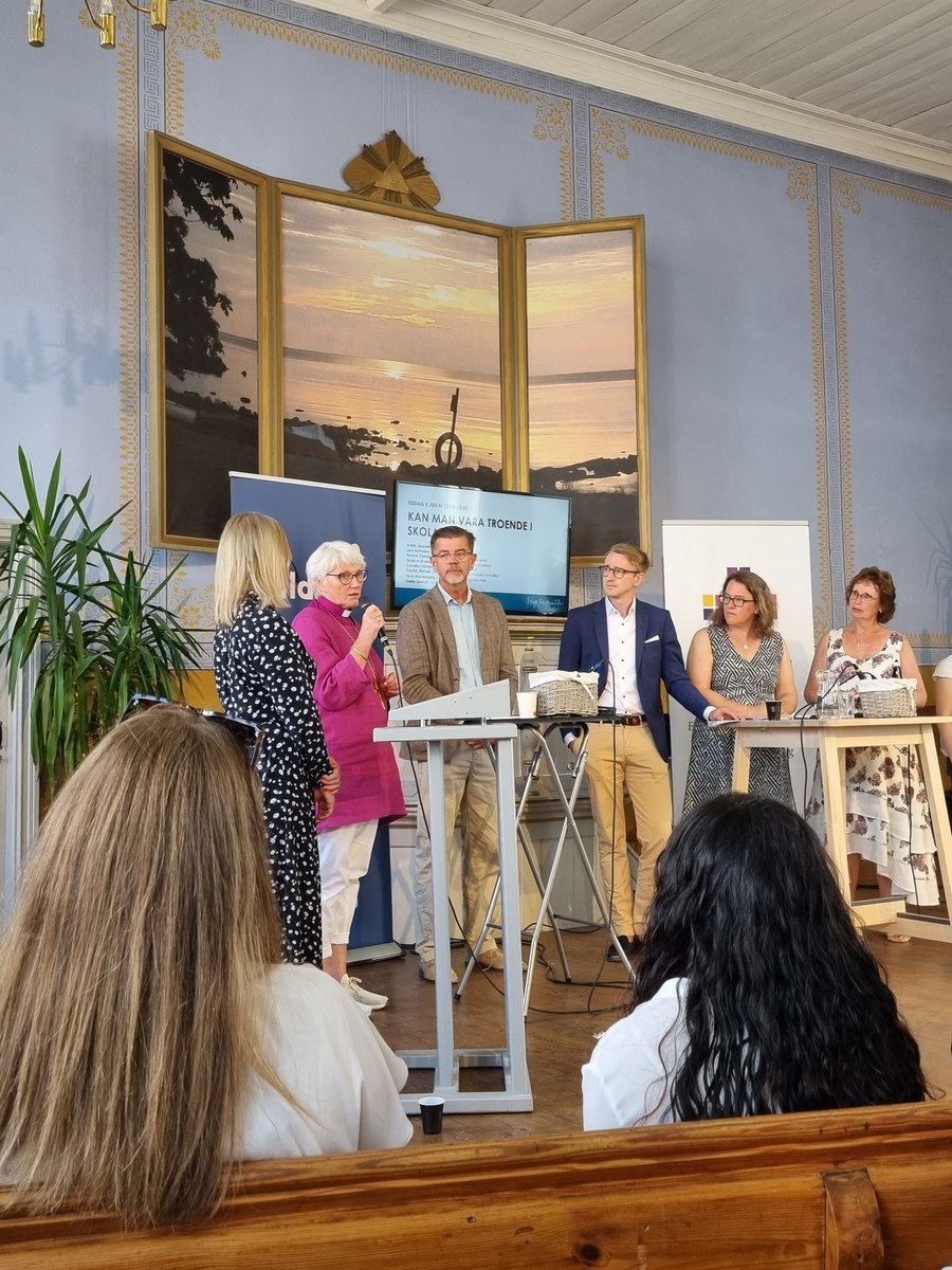 SofiaCamnerin's tweet photo. Undervisningen i religionskunskap undermålig. Troende blir "de andra", de icke-rationella som om det var motsägande tro-vetande. Går i linje med förbud konfessionella friskolor. @BiskopAntje https://t.co/GiVOiCmpWV