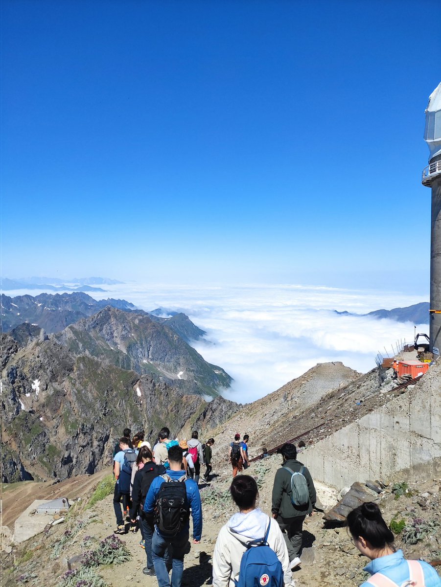 Visit of the @PicduMidi this morning, then hiking down for the #TULIPSummerSchool2022🌷🏔️🥾