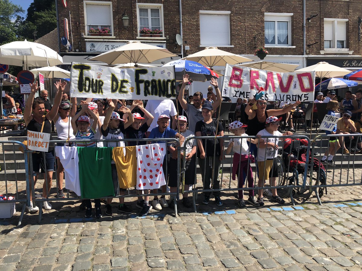 #TDF2022  La magie du <a href="/LeTour/">Tour de France™</a> dans le #Nord ! Les supporters sont vraiment GÉANTS. 👏👏👏 🚴‍♂️