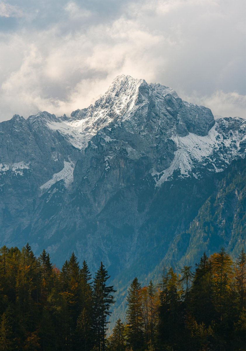 TheNatureTweets's tweet photo. Grintovec mountain at fall, Southern Limestone Alps, #Slovenia. https://t.co/E2530pGIW9 https://t.co/6vKA8K3ltX https://t.co/dJ4XVkGPLm