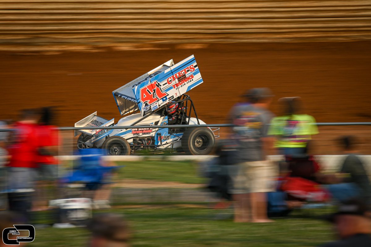 @kodylehman zoomin' thru the crowd at @PortRoyalSpdway
.
.
.
#portroyalspeedway #greghodnettclassic #sprintcarracing #sprintcar