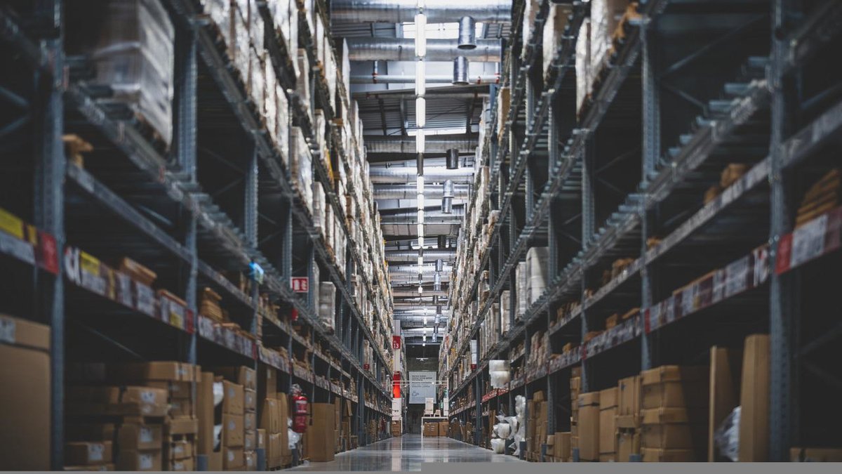 In der Nordsee stauen sich #Containerschiffe, Häfen werden zu #Lagerplätzen. Bei Logistikern sind Stellplätze mittlerweile #Mangelware.

Weiterlesen: hds-international.group/allgemein/
#HDS optimiert Ihre #Logistik und #Transportkosten.
Bild © Pixabay