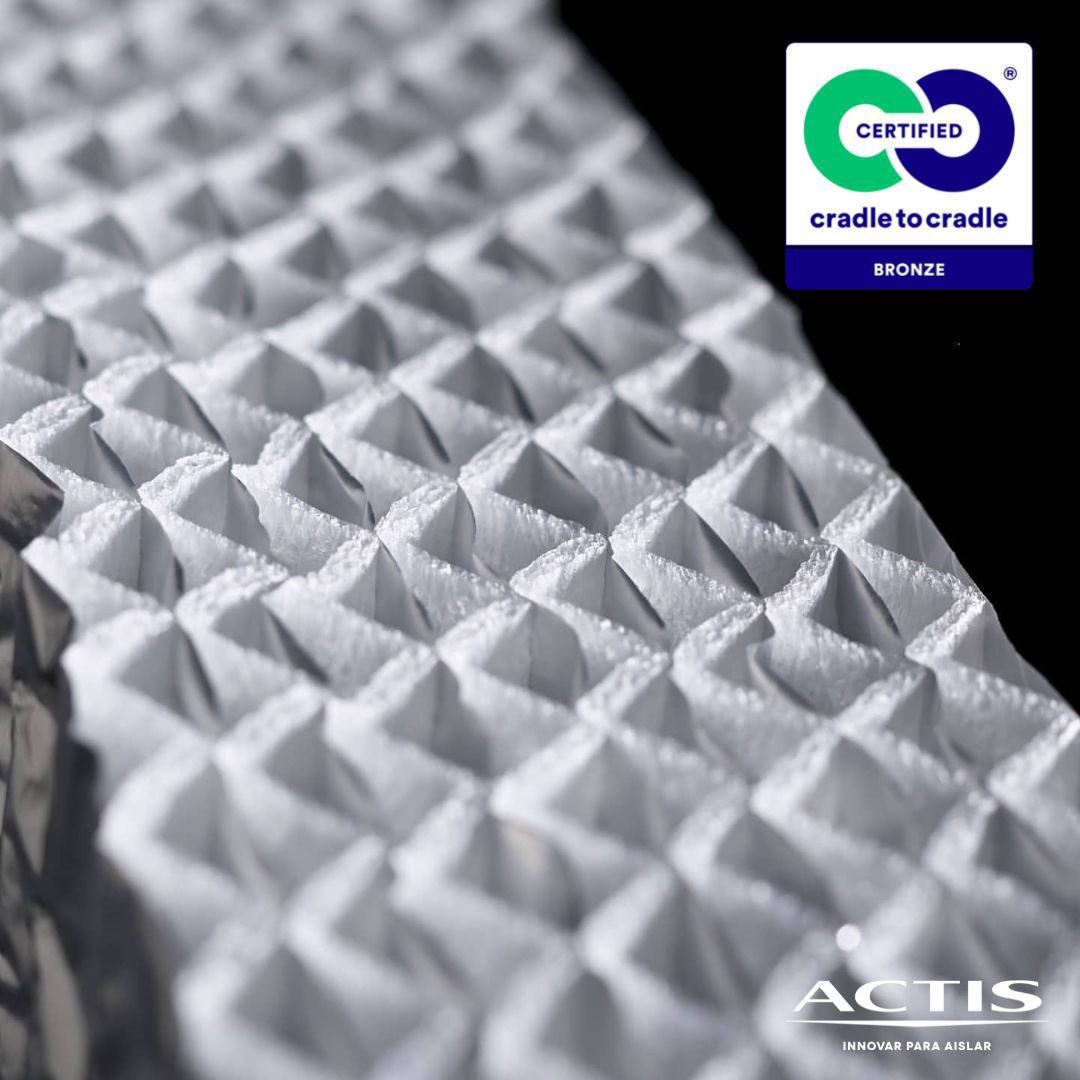 La certificación CRADLE TO CRADLE (C2C) obtenida en 2021 ha demostrado que nuestros aislantes tienen un impacto positivo en la salud y el medioambiente, desde la fabricación hasta el reciclaje pasando por el transporte y montaje. 

¡Ha llegado el momento de aislar mejor!