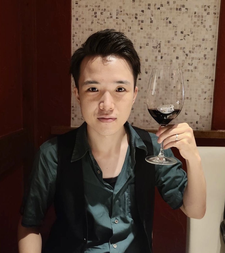 mitsuru2326's tweet photo. 有休を取り 1日遅れで
奥さんの誕生日をランチでお祝い🎂

数年ぶりに食べたフォアグラが
特に最高すぎました😁✨

ワイングラスが巨大すぎましたが
僕の顔には流石に及ばず(-_-)✌️← https://t.co/fYObdqEFXv
