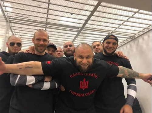 LaurentBrayard's tweet photo. Rouslan #Onishchenko alias #Albamaz mafieux transfuge du #Donbass bataillon #Shakhtarsk puis #Tornado condamné à 11 ans de prison pour tortures et viols amnistié par #Zelensky avec d'autres tueurs ce grand malade est de nouveau lâché sur les populations #Donbass depuis mars 2022 https://t.co/7SoUiVo3QR