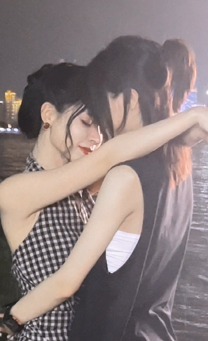 YunzeSimp's tweet photo. How many girls have you dated before, Laoji?
Y U such a pro!!!???
Ugh... They're so perfect together 😭😭😭
My #JiWei heart is dying 😭😭😭 https://t.co/Z2znEIgyaZ