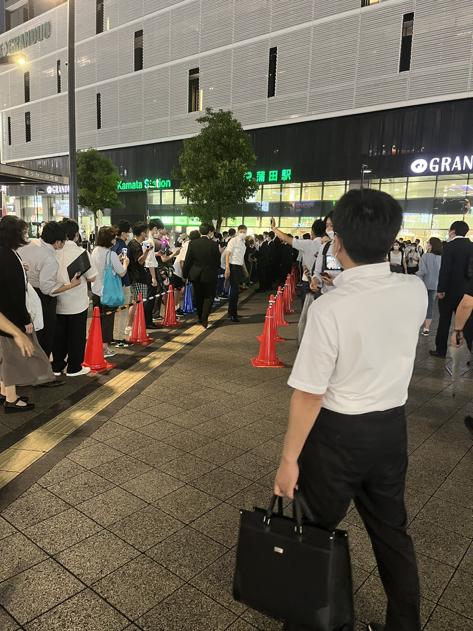 Shinobu1965 ガースーと生稲晃子のグータッチで点字ブロックふさぐってありえないだろ 自民党に投票する意味が分からない 生稲晃子に投票する意味が分からない T Co Bunl8z2yvk Twitter Shinobu1965 ガースーと生稲晃子のグータッチで点字ブロックふさぐってありえないだろ 自民党に投票する意味が分からない 生稲晃子に投票する意味が分からない T Co Bunl8z2yvk Twitter