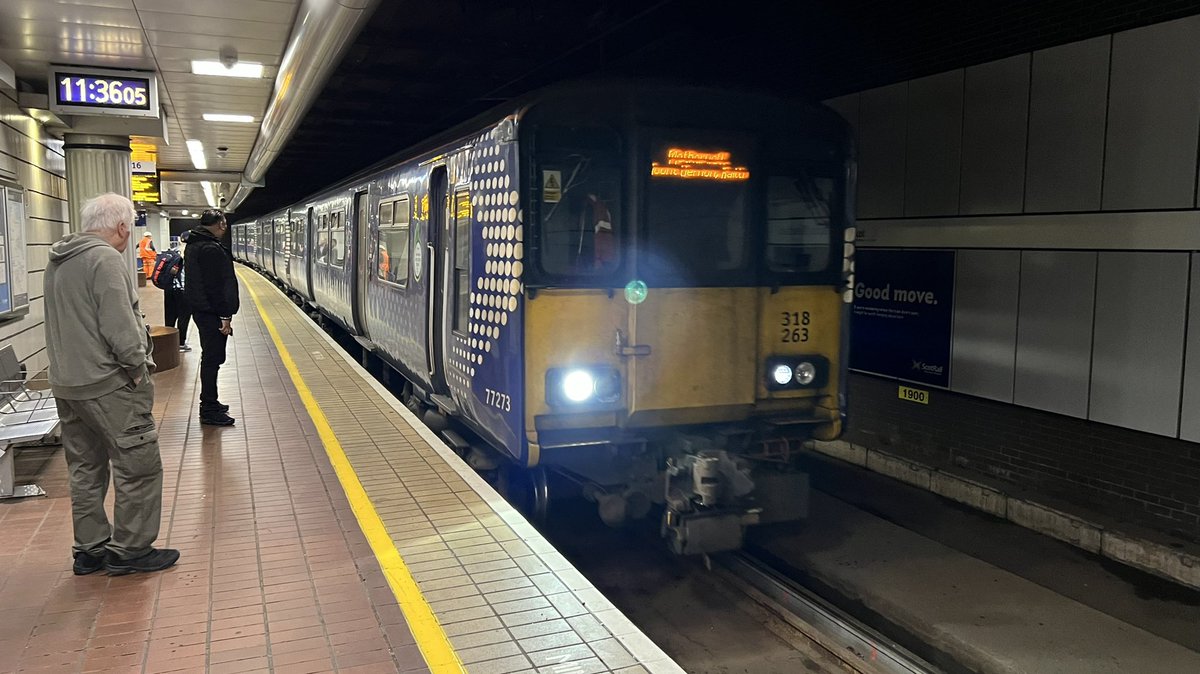 MColes_Railways's tweet photo. And return on 318263.
#trains #railways #trainspotting #class318 #emu #scotrail https://t.co/r2rzhd9iDK