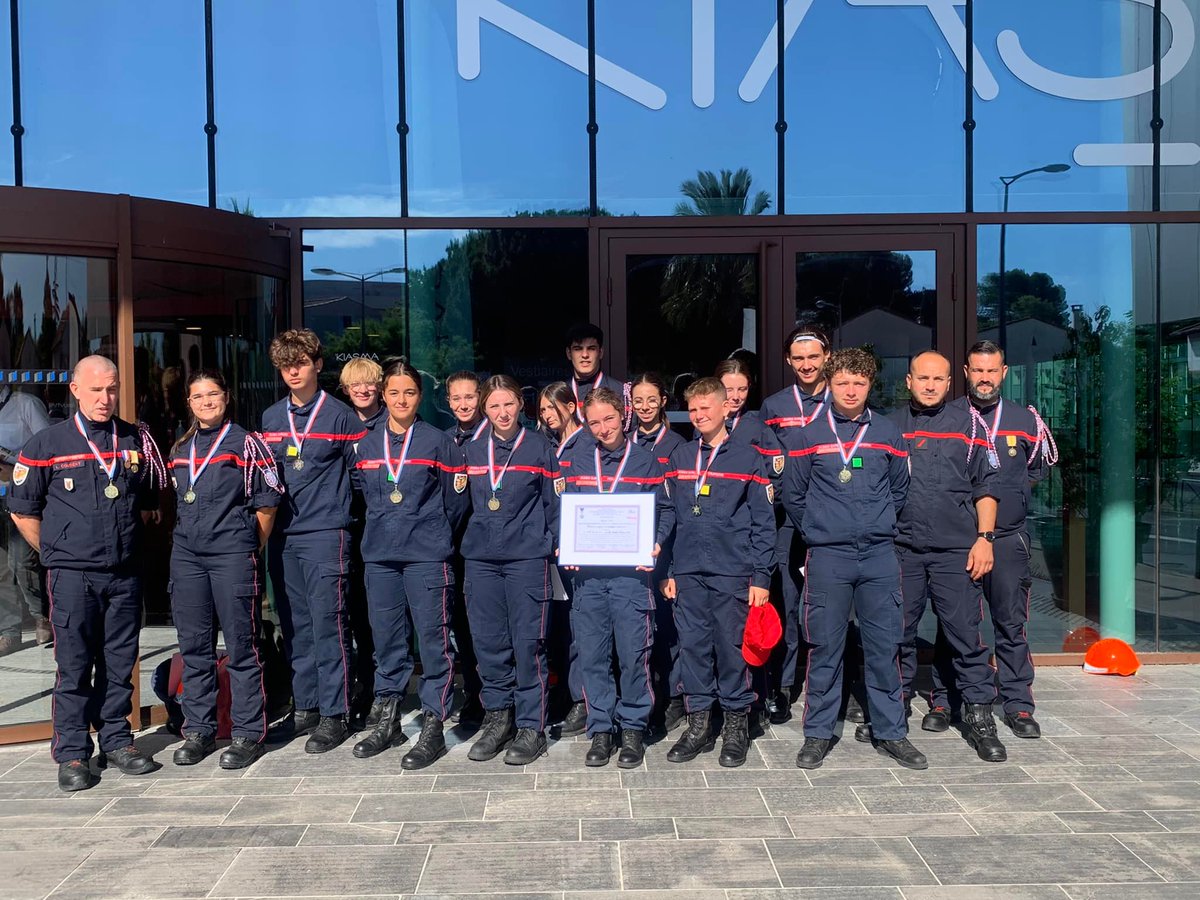 PompiersHerault's tweet photo. #Récompense|| La section des #JSP du CS de Saint Pargoire a été classée 1ère ex aequo pour le prix départemental de l’engagement citoyen pour ses  actions très remarquées et son engagement #Merci à l'#ANMONM34 d’être aux côtés des #SapeursPompiers de l’#Hérault #Félicitations https://t.co/jO8LYXycKi