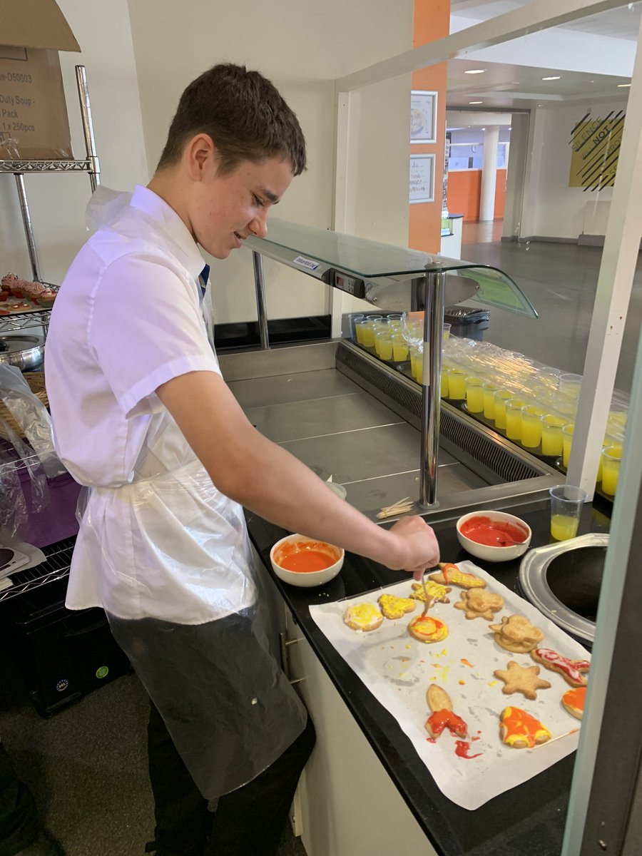 Some of our fabulous students enjoying learning all about the courses that <a href="/TheMcrColIege/">TheManchesterCollege</a> has to offer #post16 #tlevels #nextsteps