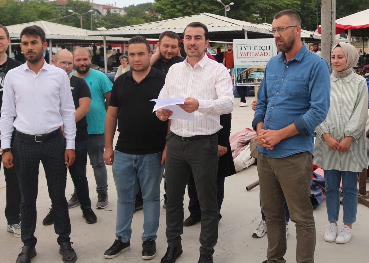 yasinn_26sarii's tweet photo. Odunpazarı Belediye Başkanı @CHPKAZIMKURT 'un 2019 yerel seçimlerde Yenikent Mahallesi'nde bulunan pazar yerini kapatma sözü vermişti. Bizlerde sözünü yerine getirmekten bir haber başkana bu konuyu hatırlatmak istedik.

@AKGenclikGM
@avhamzadag
@AkOdunpazariGnc
@OsmanAgzikara https://t.co/n3kXjsCY9y