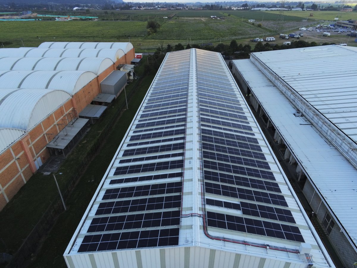 EPMestamosahi's tweet photo. Continuamos avanzando hacia las #EnergíasRenovables no convencionales, con el diseño, implementación y puesta en operación de una solución solar fotovoltaica para la firma japonesa Hino Motors Manufacturing Colombia en Cota (Cundinamarca) #EnergíasRenovablesEPM #PanelesSolaresEPM https://t.co/mfrpWNswFK