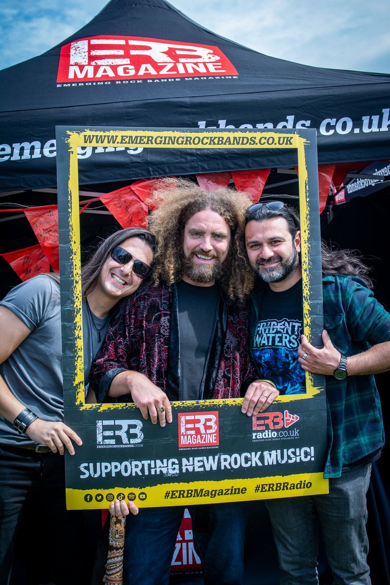 Those smooth blues rockers @trident_waters stopped by for a chat after their fab set at @thebbfest, and also signed our bunting! 😁 📸 @witchxhuntt
