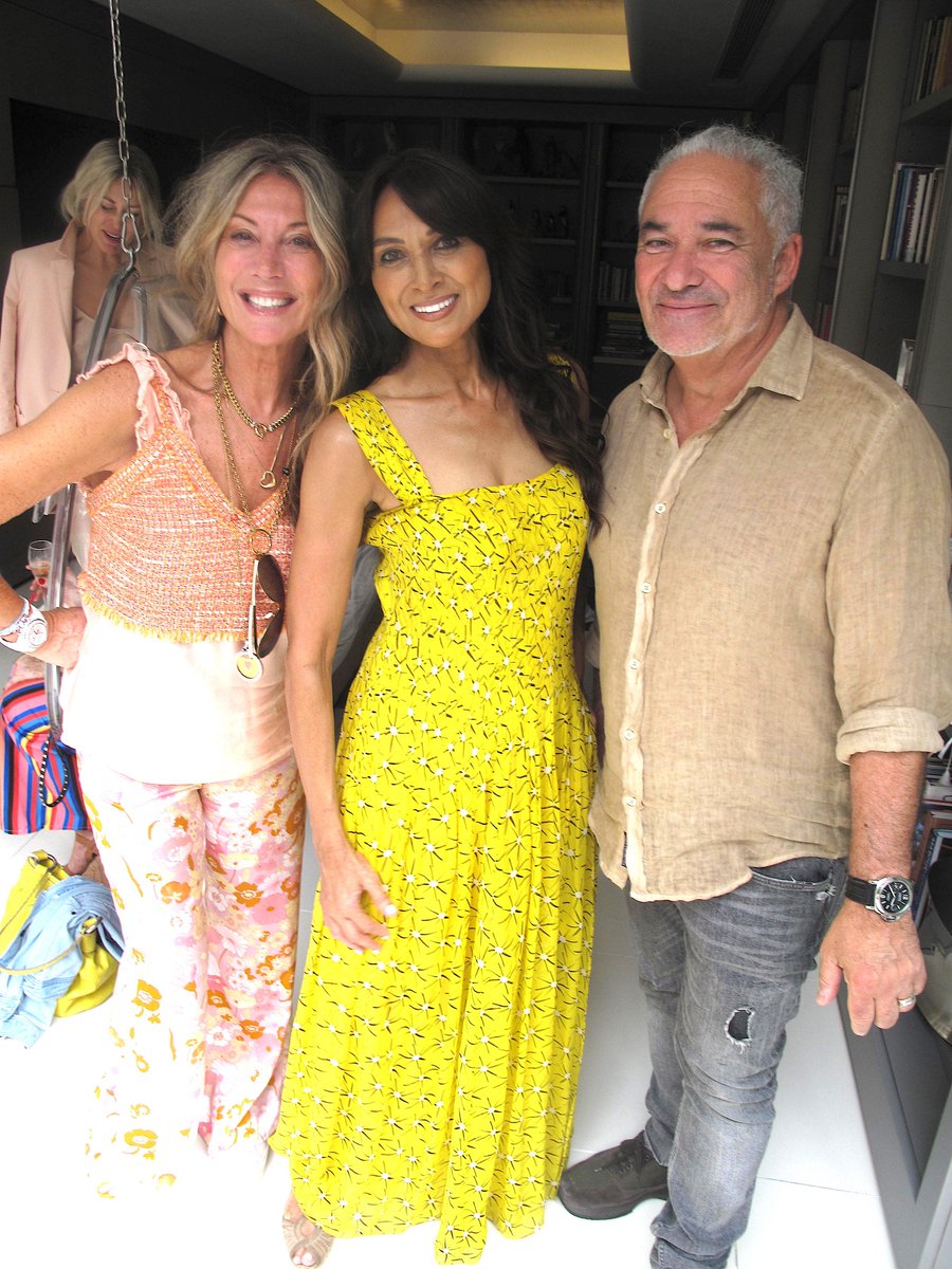 stephenmahoneym's tweet image. My pix of Jackie St Clair sandwiched between Mr &amp;amp; Mrs #SteveBentwood Steve the lingerie Tycoon, sports businessman who invested in highly successful @WiganWarriorsRL &amp;amp; CEO of @partypieces at #CarlMichelson &amp;amp; his wife #JackieStClair annual Sunday barbecue their London residence