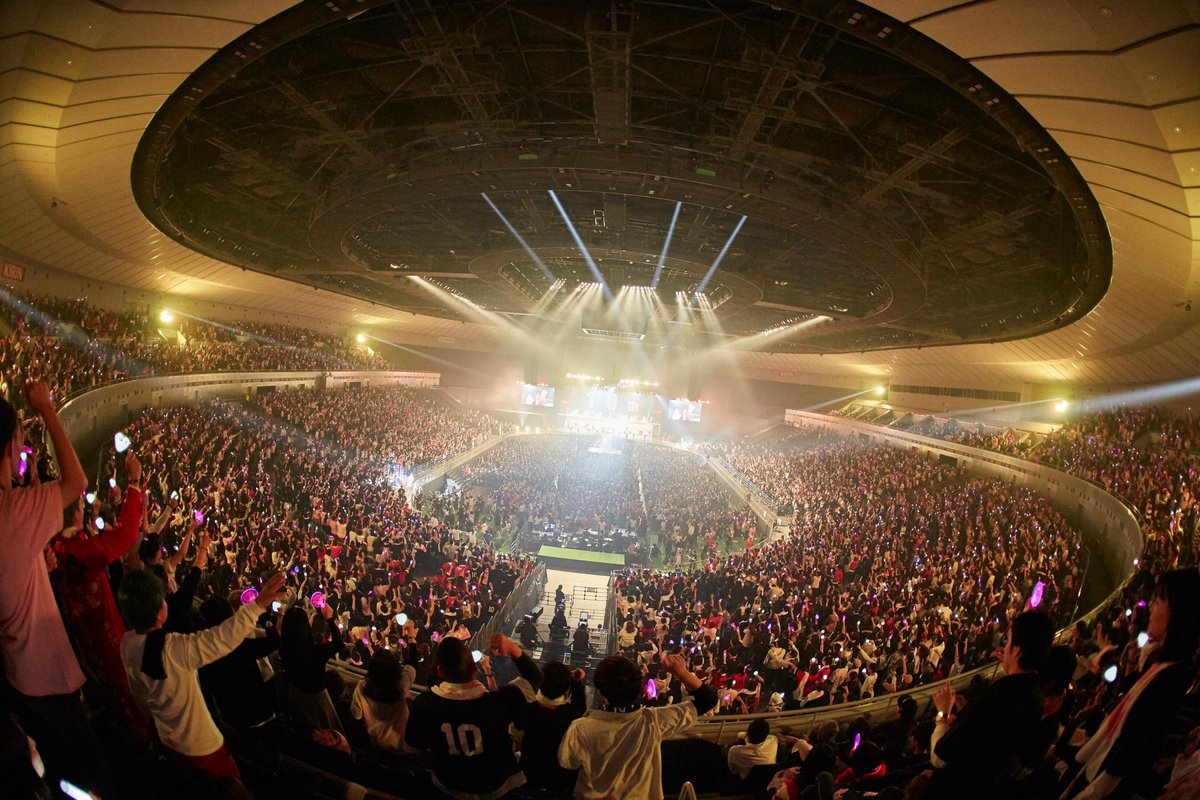 CK_STAFF's tweet photo. 2022/11/20 横浜アリーナワンマンライブ✨
ただいま一般先行受付中です!

【一般】ホームページ先行・クレジット先行先行
受付期間：7/10(日)23:59まで
https://t.co/cAznITlKgE

みなさんお待ちしております!!

2018/11/20 photo by @yosuketorii 
#candk
#candk横浜アリーナ
#頼む全員集合 https://t.co/VvivndmOjk