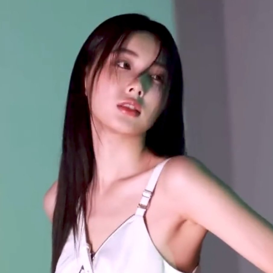 shegalore's tweet image. ???!??!?!?