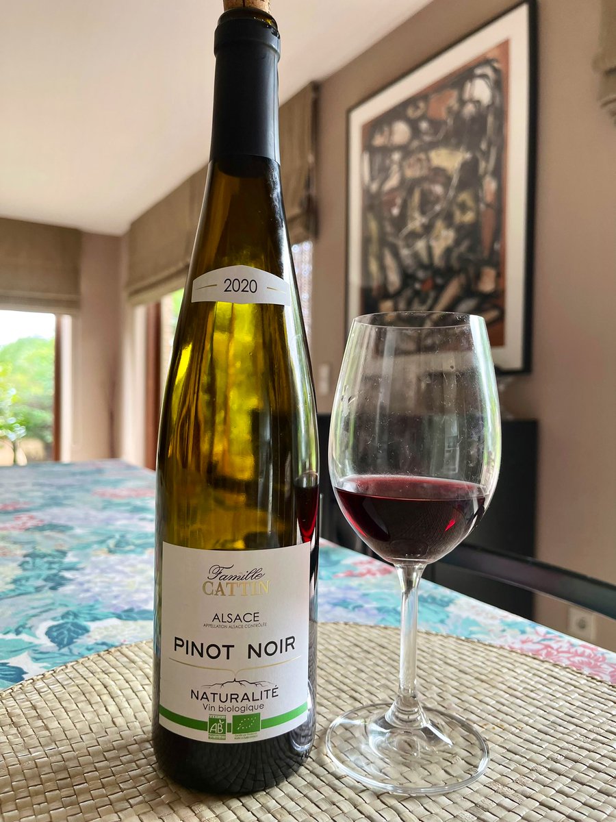 joukesp's tweet photo. #TuesdayLunch #LeftoverLunch #ColdCuts #Coleslaw #Endive #SpringPotatoes #Alsace #PinotNoir
Last of the pork roast w coleslaw/endive & fresh spring potatoes. ´
‘20 Pinot Noir by Famille Cattin, Alsace.
Excellent bargain @ 4,99€!
My advice: buy 1 & taste! Back for more!
88-90 https://t.co/cOOyzhi1mK