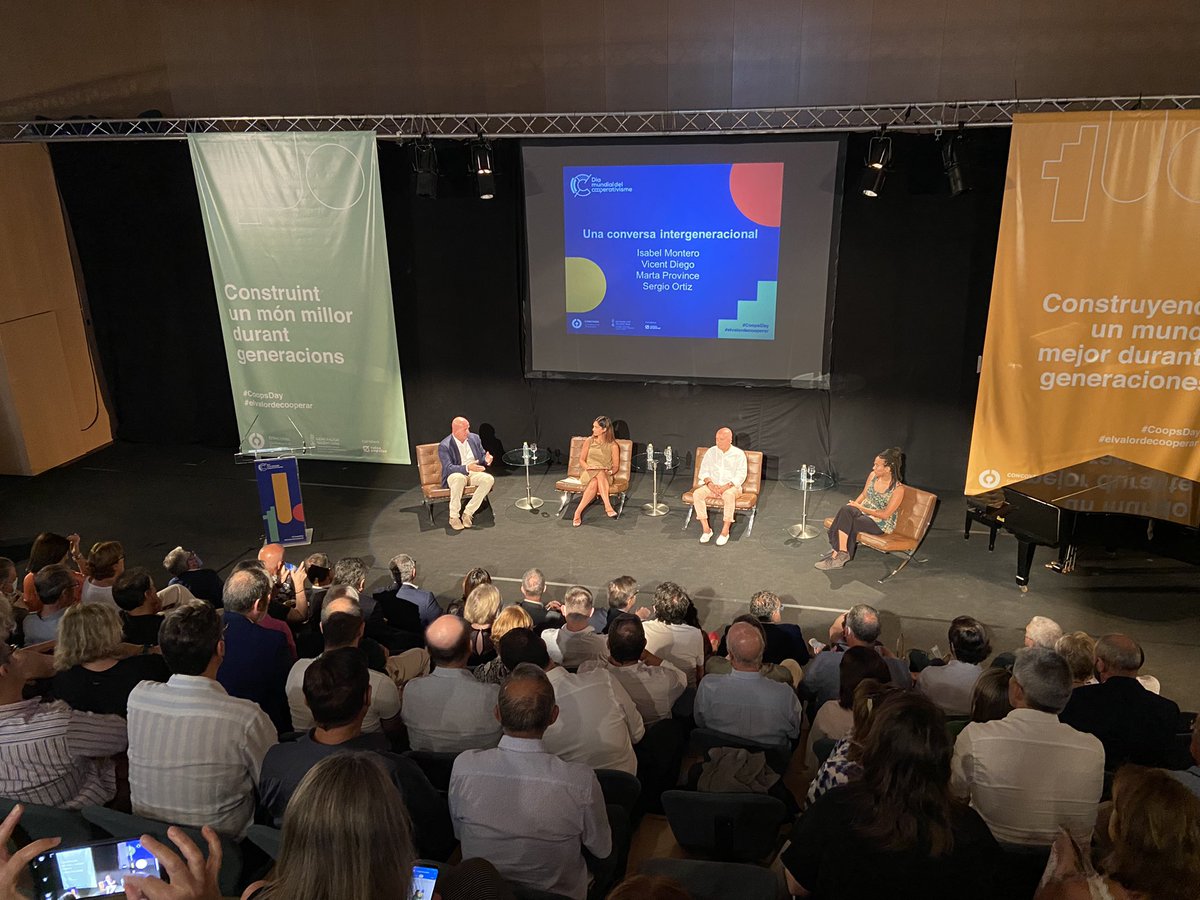 🤩 Tot un plaer escoltar la conversa intergeneracional sobre #cooperativisme del #CoopsDay de @concoval amb Vicent Diego de @FECOVI_COOP, Marta Province de @xicotetae i Sergio Ortiz de @Benihort. 🗣 Modera Isabel Montero de @caixapopular. 

#elvalordecooperar