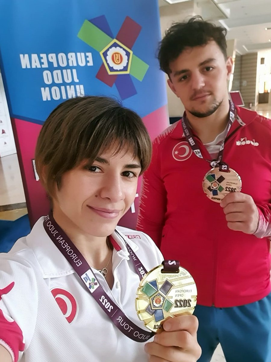 BesyoKastamonu's tweet photo. 2-3 Temmuz 2022 tarihlerinde Romanya’nın Cluj Napoca kentinde düzenlenen Judo Avrupa Açık Kupası’nda ülkemizi temsil eden öğrencilerimizden Tuğçe Beder kadınlar 48 kiloda altın madalya, Ömer Kemal Aydın erkekler 90 kiloda bronz madalya aldı.
Öğrencilerimizi tebrik ederiz. https://t.co/v77oU9o9hY