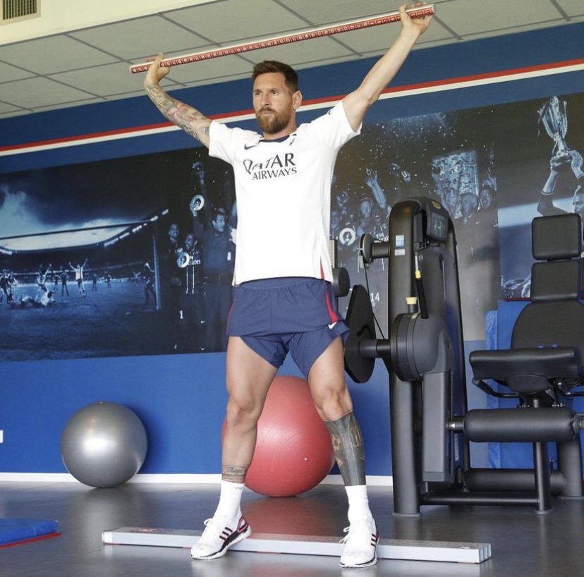 CrewsMat10's tweet photo. The streets are NOT ready for 2022/23 Messi https://t.co/fgaIuOH0Za