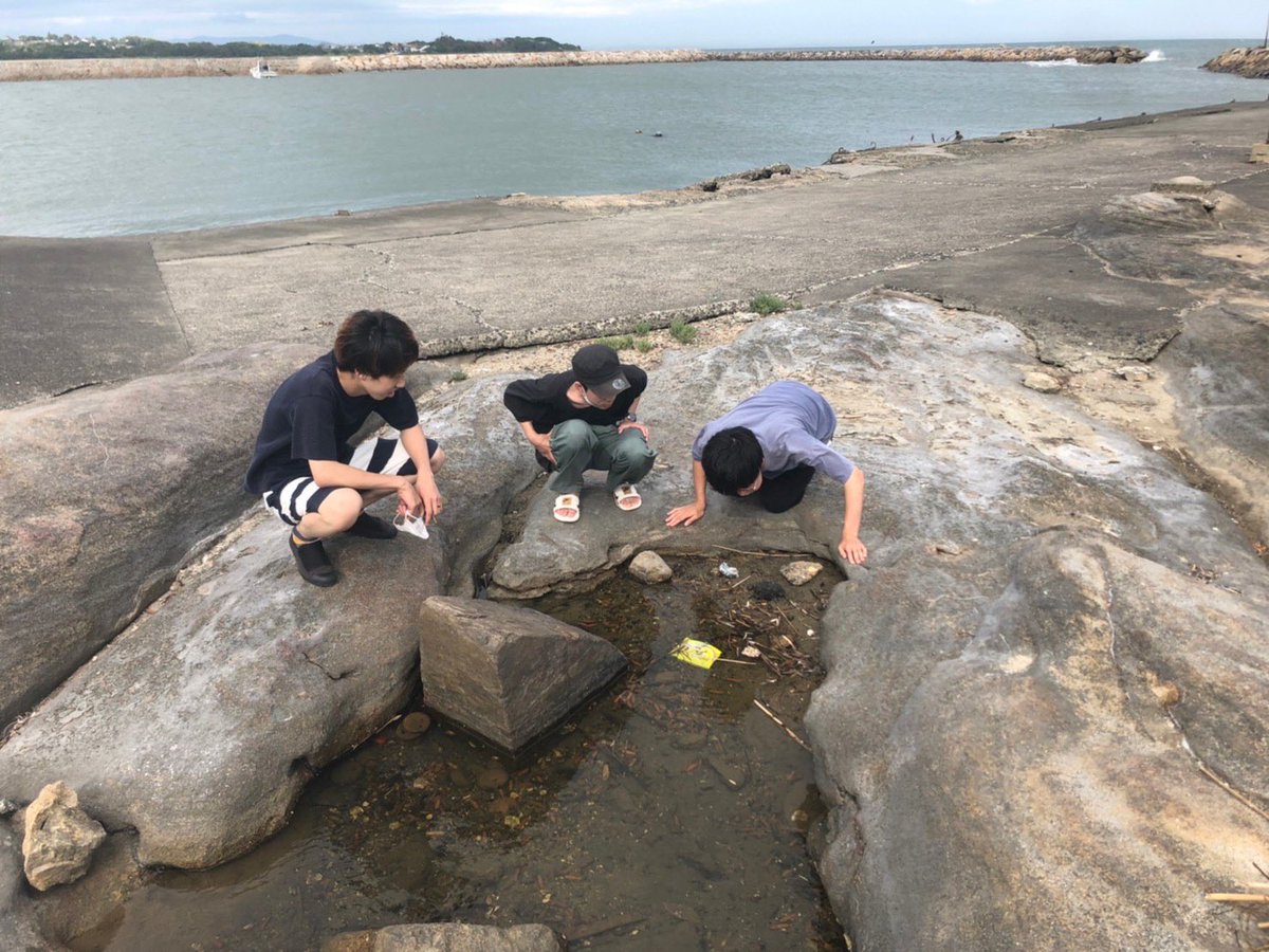 yamaguchiaud's tweet photo. 【宇部探索2】
第2回は｢ピーヤ｣と｢常盤用水路｣を探索しました！🚶‍♀️

ピーヤは海が引かずに近くでは見れなかったのですが、海岸に転がっている石炭を発見できたり、用水路のつながりを知れたりと多くの新たな発見ができました！

次回は遠征、、、？ https://t.co/KYX62vcXJ1