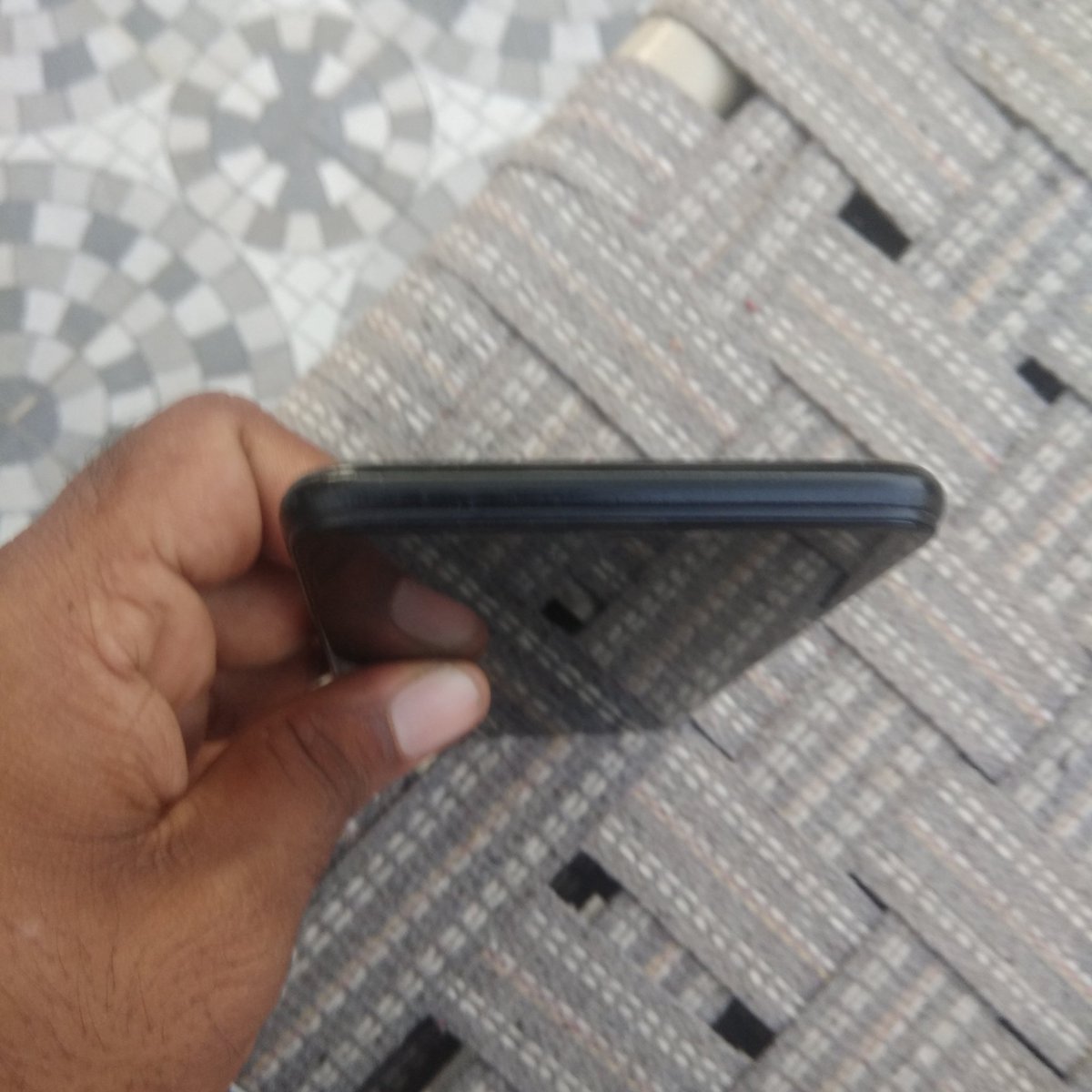 AslanAyub's tweet photo. @flipkartsupport @Flipkart @flipkartsupport 
Verify the images below of my exchange mobile and then tell me how this does not meet the guidelines set by seller. Your wishmaster is lying and there is no single damage or crack or dent on the exchange phone. Please pass this to seller then tell me. https://t.co/6Cp8ff5IOq