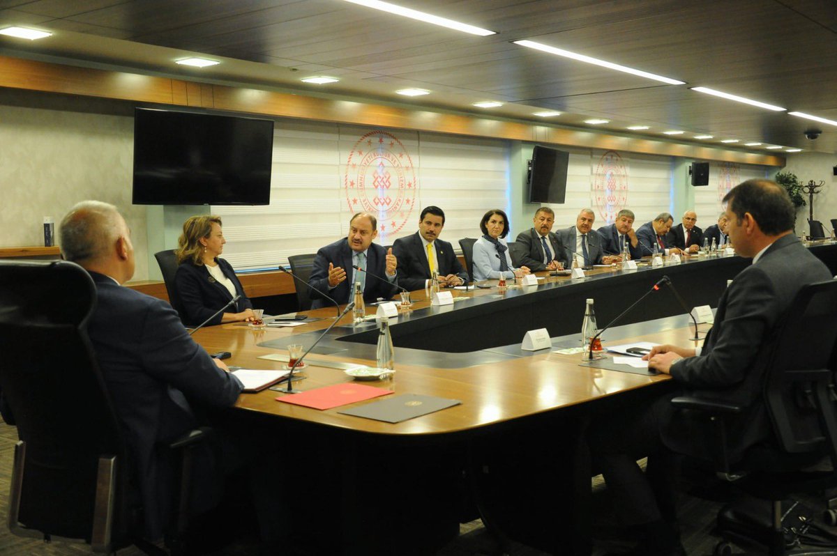 ‘2023 Yılı İslam Dünyası Turizm Kenti’ seçilen ilimizdeki hazırlıkları istişare etmek üzere; Vekillerimiz Sn.Kasım Gülpınar, Sn. <a href="/av_ihalilyildiz/">İbrahim Halil YILDIZ🇹🇷</a>, Sn. <a href="/gulenderacanal/">Zemzem Gülender AÇANAL 🇹🇷</a>, Valimiz Sn. <a href="/valisalihayhan/">Salih AYHAN</a> ve STK Bşk. birlikte <a href="/TCKulturTurizm/">T.C. Kültür ve Turizm Bakanlığı</a> Bakanımız Sn. <a href="/MehmetNuriErsoy/">Mehmet Nuri Ersoy</a>’u ziyaret ettik.