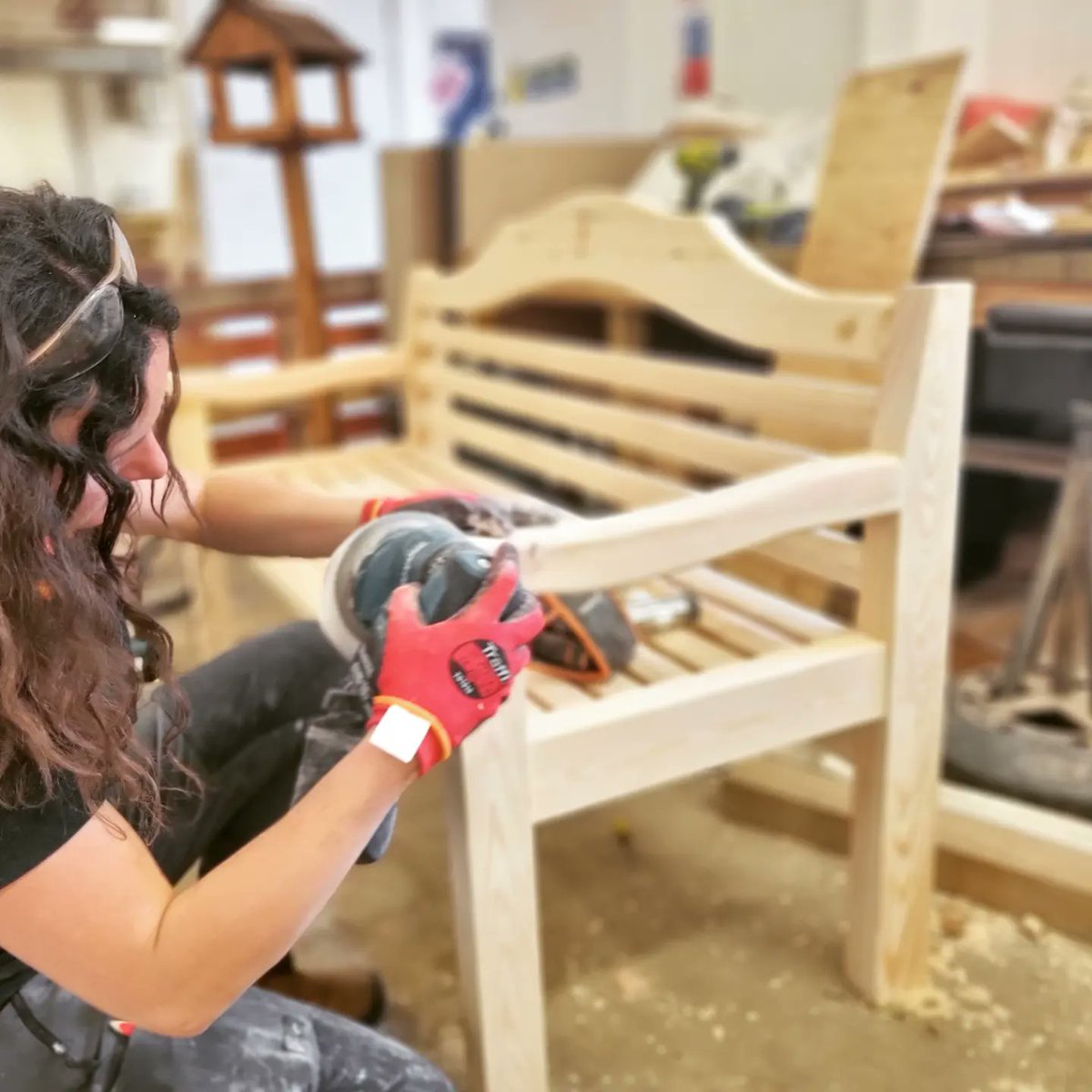 Fancy working for a sparkling, award winning #socialenterprise in #Oxford? We're recruiting woodworker/bench-joiner/carpenter type. Give us a shout - Deets on the gig here: tinyurl.com/4ktwjp2d #jobs #oxfordshire #woodwork #furniture #socent #Sustainability #socialvalue