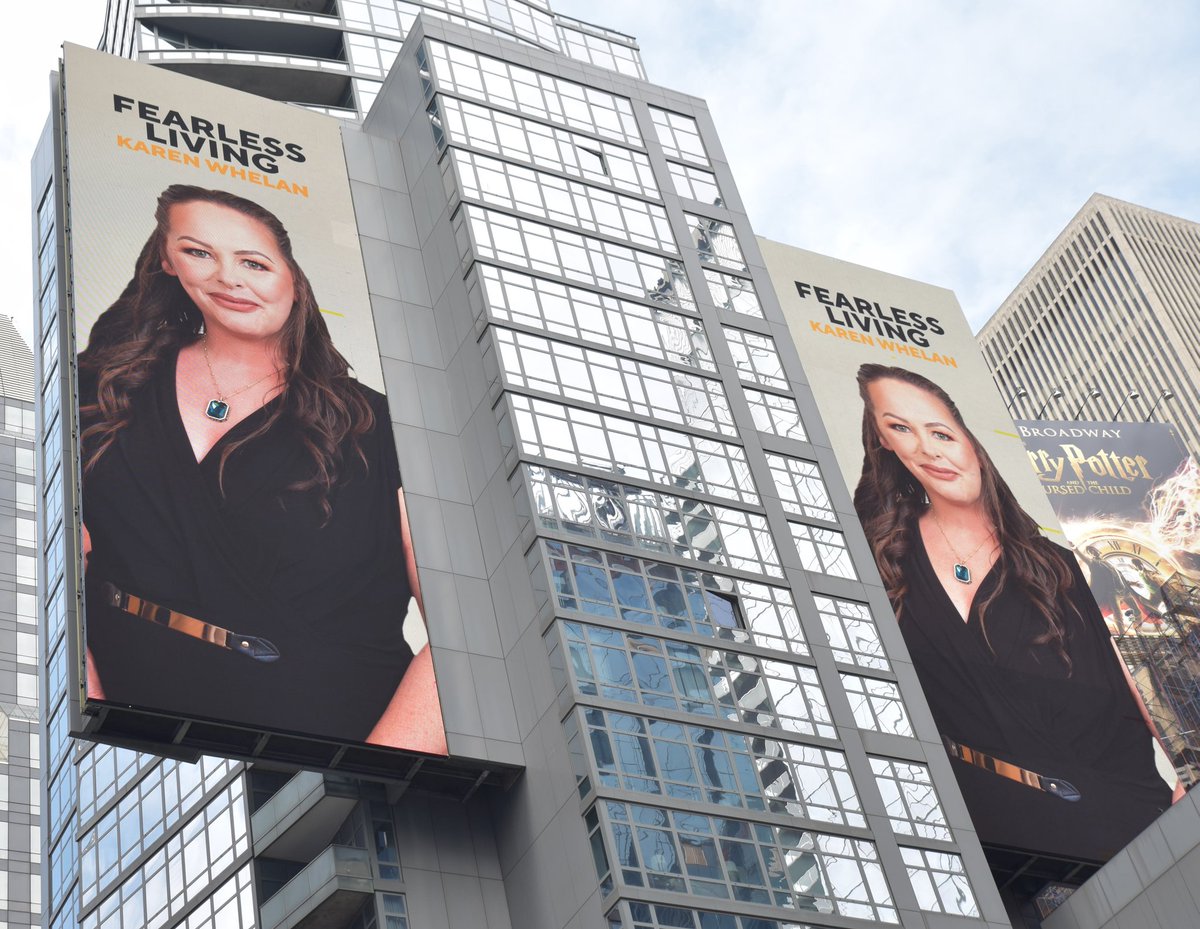 Looks who is featured on a billboard in #Timesquare #NewYork @KnowYourself_1 one and only Karen Whelan from #Waterford to #USA 🇺🇸  🇮🇪 ☘ #Booklaunch
amazon.com/Women-Gone-Wil…