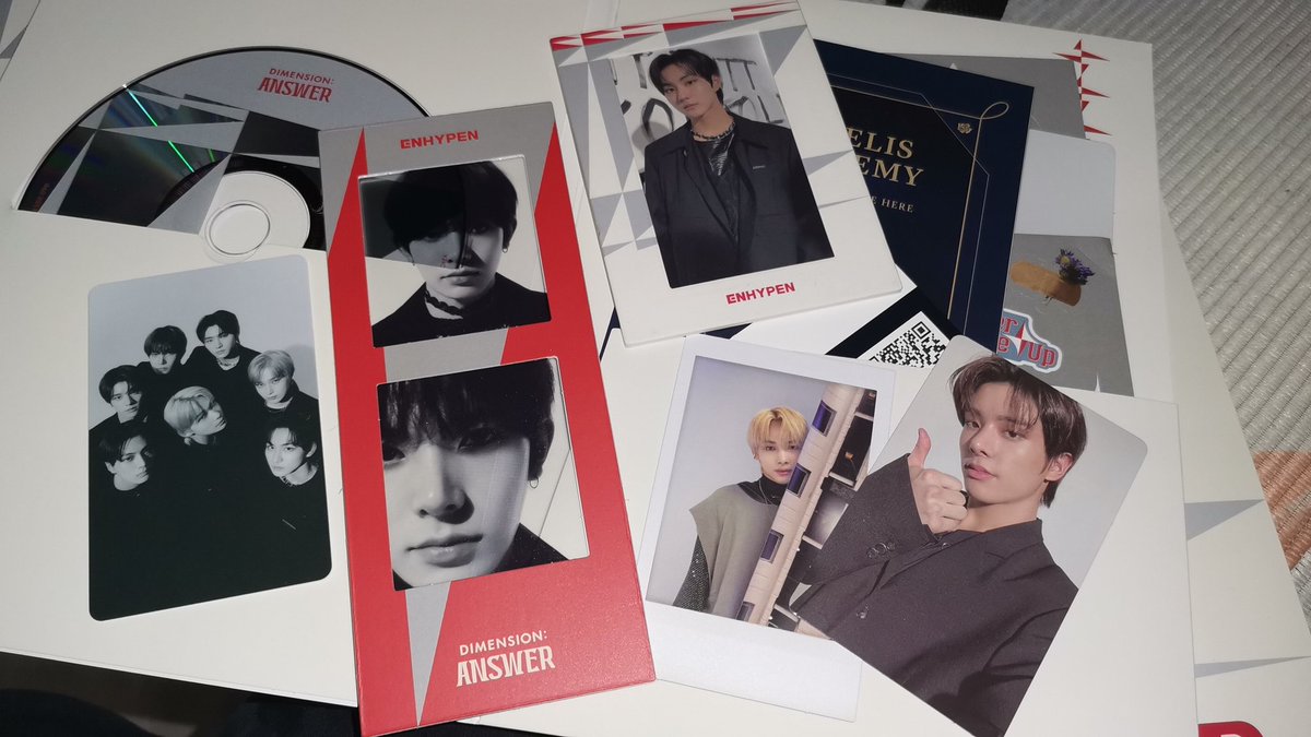 intojakeyo_o's tweet photo. finally after how many months😭thankyou po @ArtOfSeoulPH! worth it mag antay gaking magpauwi ng bias 😭 also got my bias line😭😭😭🫶🫶🫶 https://t.co/DzX3vaEIWR