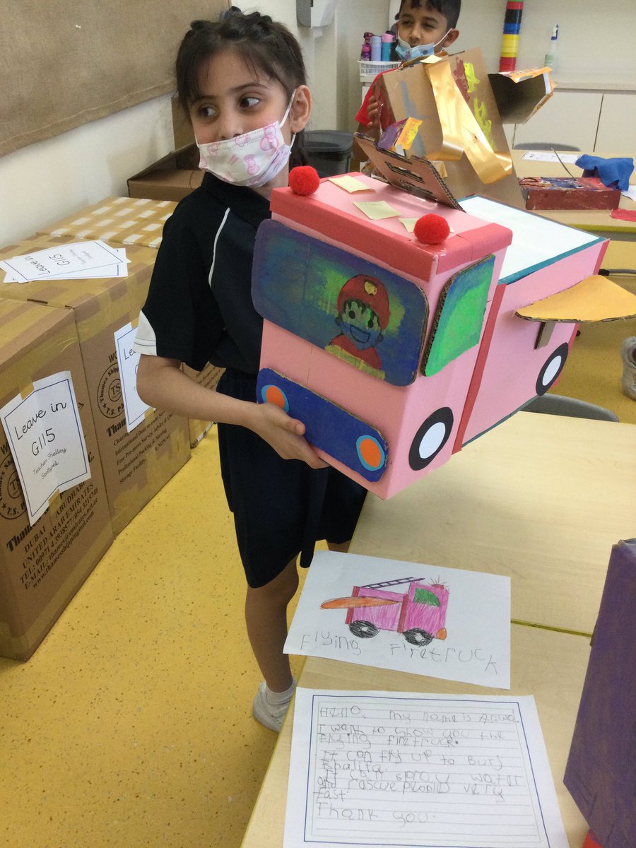 Year2_WEK's tweet photo. 2E’s top entrepreneurs. Pitching, posters and products showcased this afternoon. They invented a product that would help stop a fire from spreading. #LimitlessIdeas #LimitlessLearning https://t.co/ObBvspkzrB