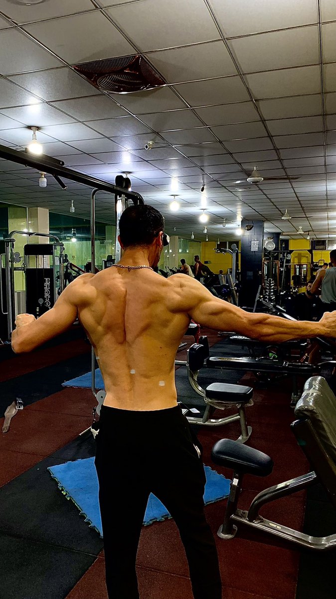 krdar_mohammed's tweet photo. 7 days of workout after being away for 2 months 
muscles memory is faster than your expectations…! 🔥 https://t.co/WtRjikccbX