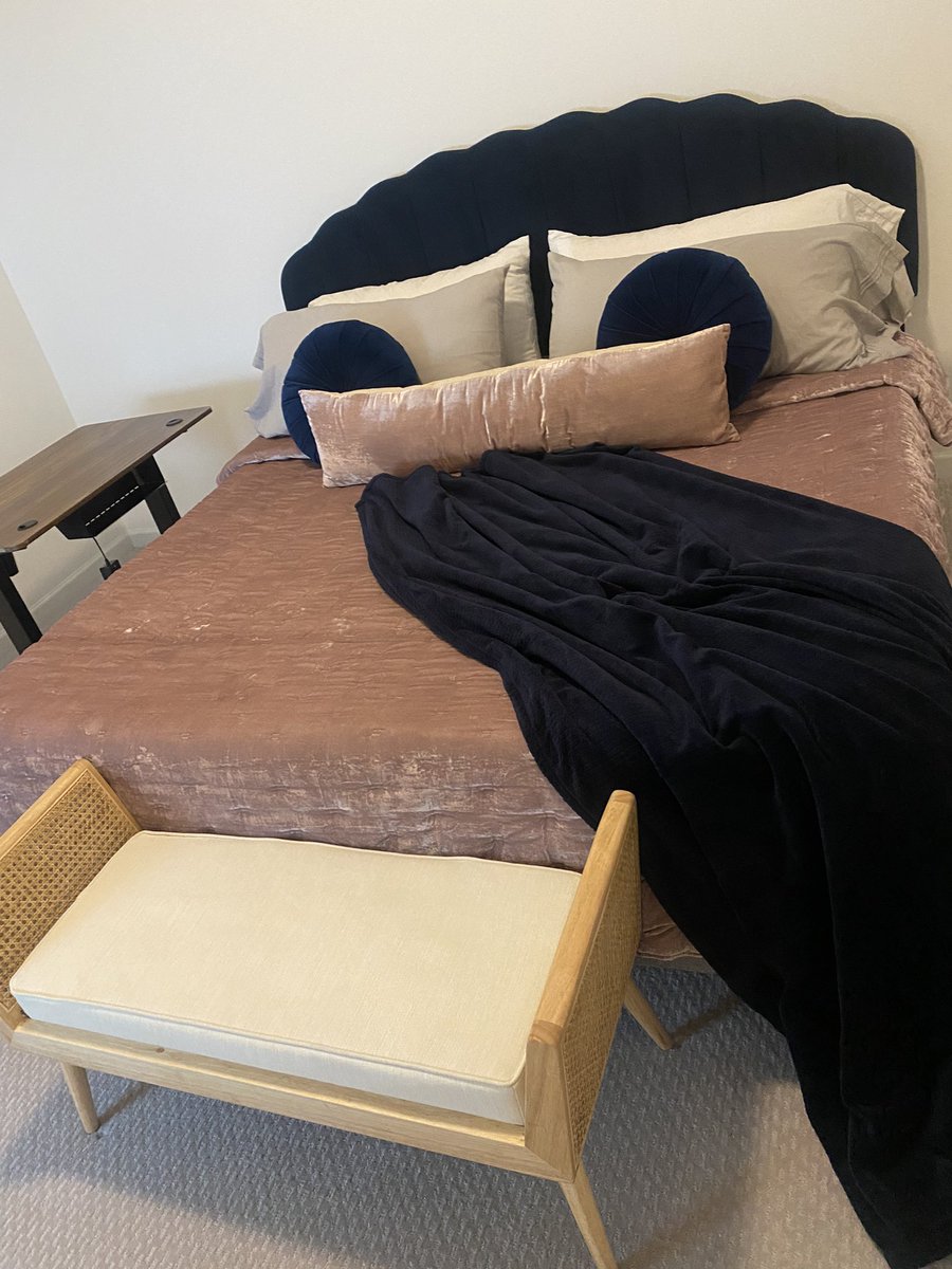 monroeavepro's tweet photo. We Make BEDS ALL DAY! 🕚⏳🛏🛏🛏☀️
#mapmaids
#atlanta 
#atl 
#bestbedmakerever https://t.co/Evg44m7o5U