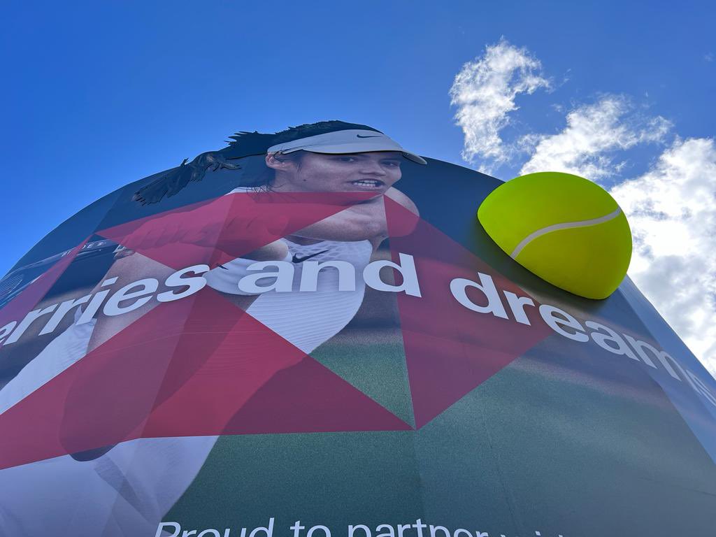 MediaAbseiling's tweet photo. How cool is this 3d wrap we installed for Wimbledon! 🎾 #buildingwrap #banner #3d #signage #buildingadvertising #branding #ropeaccess #abseiling #tennis #wimbledon https://t.co/9j2jBseXvH