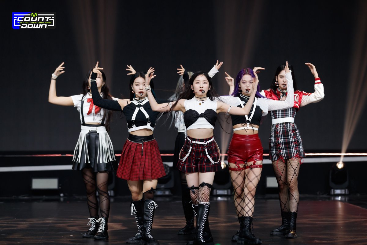 ChantyGlobal's tweet photo. [📸 --- OFFICIAL]
06.30.2022 Lapillus (라필루스) at MNET M Countdown
🔗 https://t.co/H4Dgflk6bB
#Lapillus #라필루스 #HIT_YA #힛야 https://t.co/fFwdZuPACh