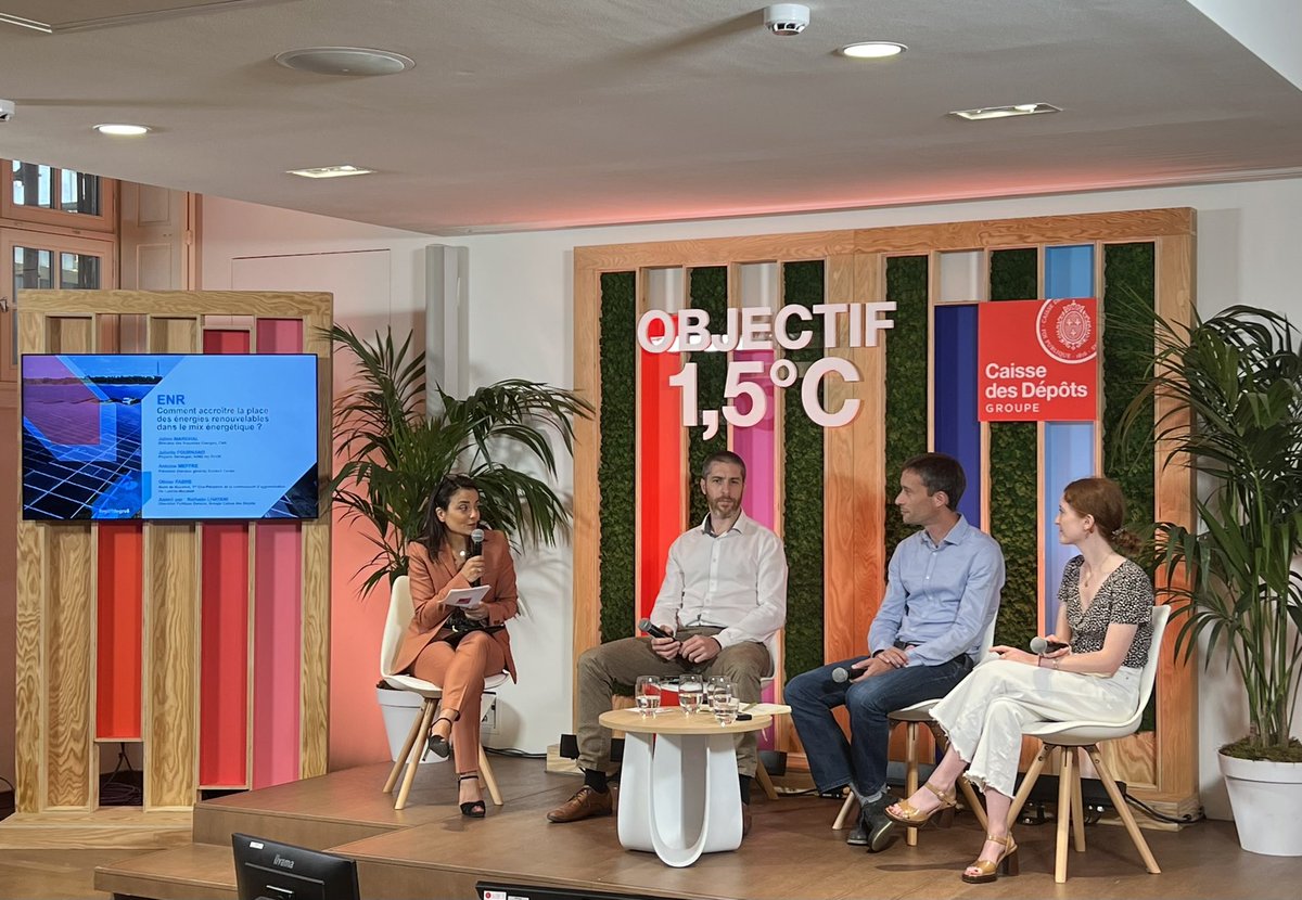 C’est reparti pour une session d’ateliers à la journée #Agir1degré5 ! 
On commence par échanger autour de la place des #EnR dans le mix énergétique avec Julien Marchal, Dir des Nvlles Énergies <a href="/CNR_Officiel/">CNR</a>, @J_Fournand de <a href="/WINDmyROOF/">WIND my ROOF</a> et <a href="/antoine_meffre/">antoine meffre</a>, PDG de <a href="/ecotechceram/">Eco-Tech Ceram</a>