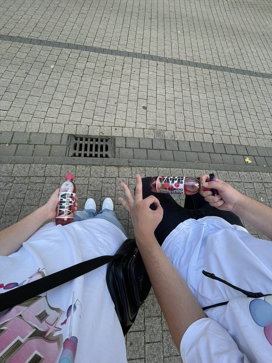 Supporter <a href="/ewekasidney/">Sidney Friede</a> <a href="/EliasN97/">Elias Nerlich</a> <a href="/Niklas_Wilson_/">Niklas-Wilson</a>