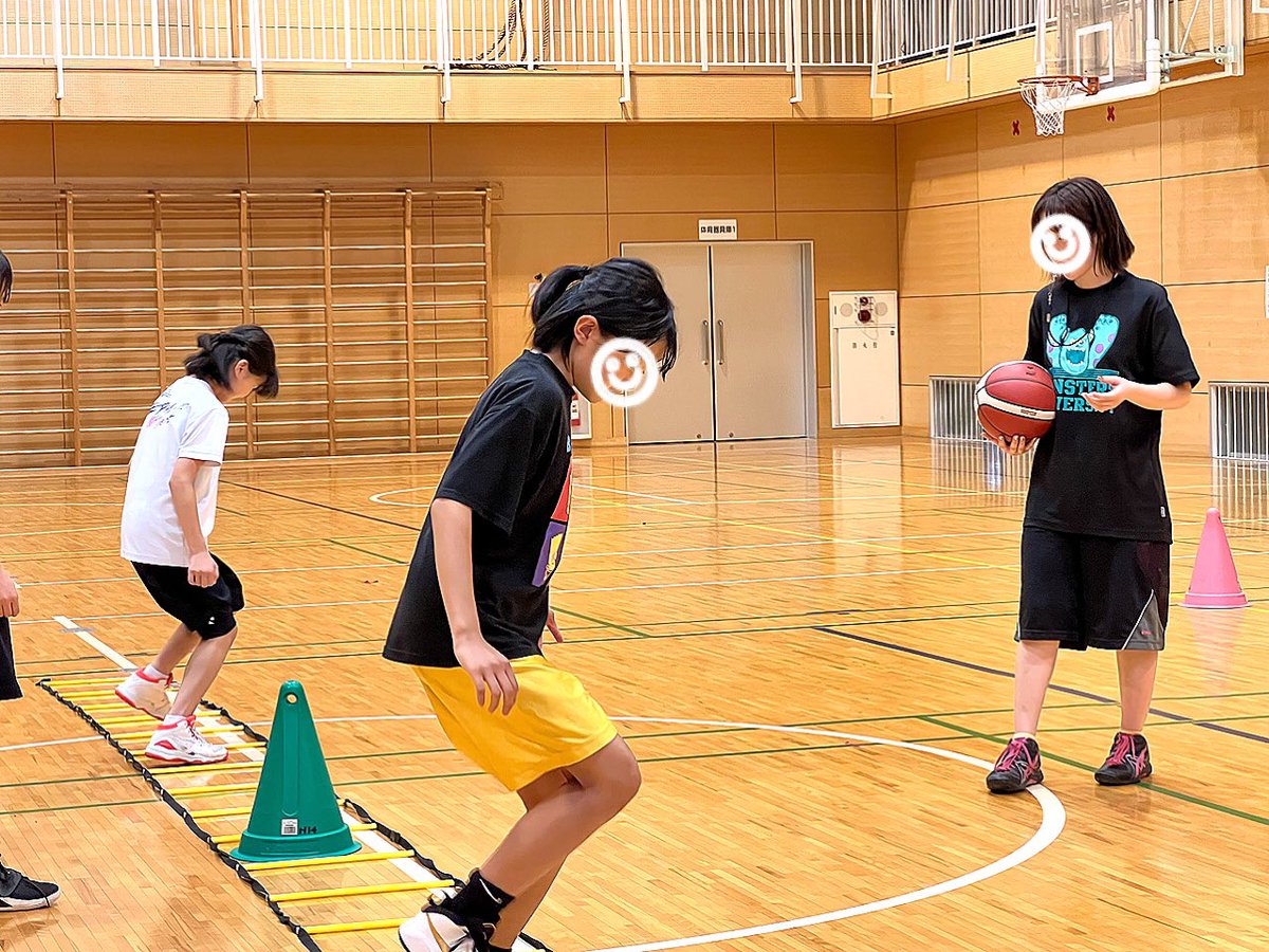 dr7193's tweet photo. アドバイス１つですぐ形にできるのが小中学生のいいところだなあといつも思います☺︎
ゴールデンエイジの貴重な夏を任せてもらえて嬉しいです🏀
#バスケ #SAQトレーニング #アジリティートレーニング https://t.co/8zARKJUYN0