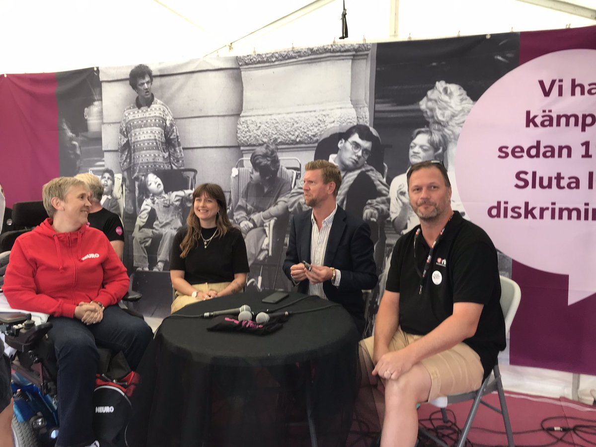 Snart börjar seminariet Rimliga villkor för att lyfta den personliga assistansen. <a href="/fremia_org/">Fremia</a> <a href="/RBU_Riks/">RBU</a> <a href="/neurosweden/">Neuroförbundet</a> <a href="/FUB_se/">Riksförbundet FUB</a> I <a href="/JAGforeningen/">Riksföreningen JAG</a> tält. #inteutanminassistans #rimligavillkor