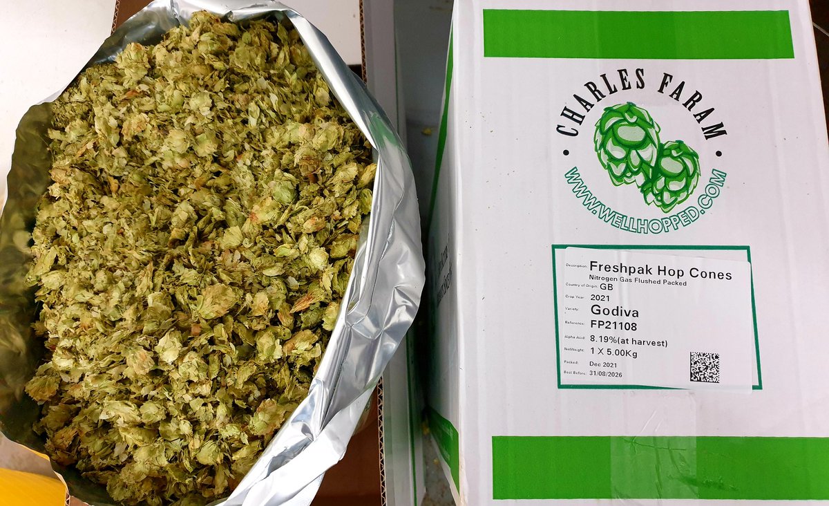 Andrewwbrews's tweet photo. Todays brew is a single hopped, And its @CharlesFaram and the amazing hop development team giving me the very unique Godiva. Massive hits of 🍊 🍇 and pleasant hints of pepper/spices. Huge on aroma and flavour, #WhirlpoolWizardry #UKhopsRULE https://t.co/gPHq1cVqma
