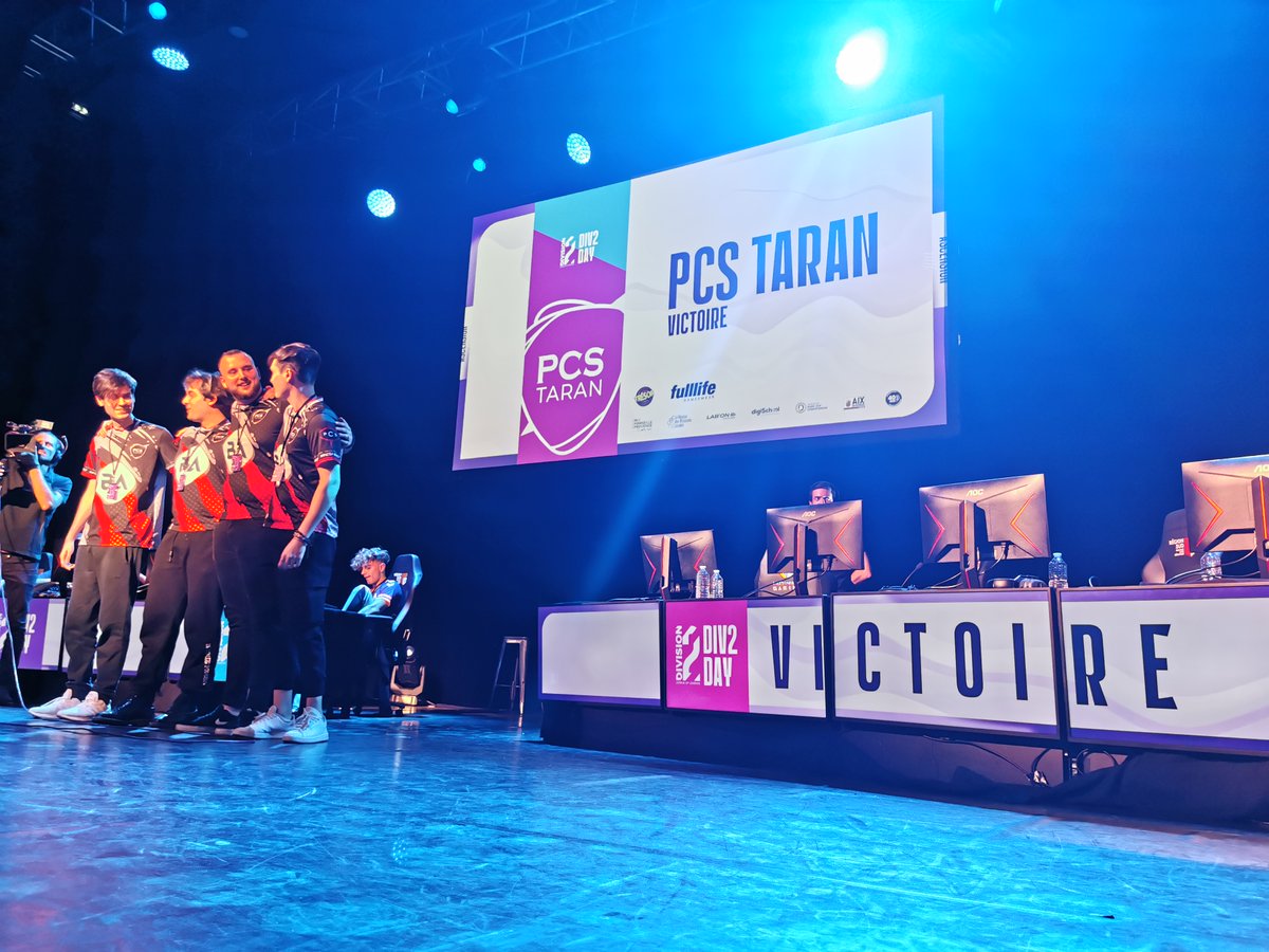 PCSDIV2's tweet photo. La photo de la victoire !📸

Quel #Div2Day  ! Tout était réuni pour une soirée magique :
⚡️Des joueurs ultra branchés
⚡️Des supporters survoltés
⚡️Et une victoire électrisante

Encore GG à @beGeniusESC💙🧡
Et merci à @LFLOfficiel @ardmlpaca @mgg_france❤️

#PCSFAMILY #Giantslayers https://t.co/Z3dm7tfzxS