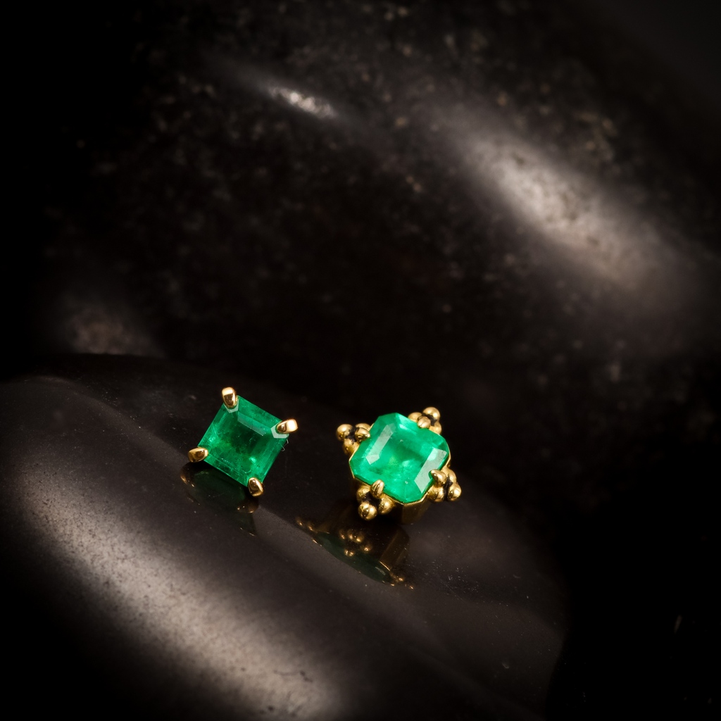 alloverpiercing's tweet photo. Nieuw! Unieke juweeltjes voor je internally threaded piercingsieraden 💛 Gemaakt van 18 Karaats goud en ingezet met echte smaragd. Werkelijk prachtige aanvullingen voor je sieradencollectie, kijk hoe ze schitteren! Bestel ze in onze shop https://t.co/LrcC029zfA https://t.co/4bg4BtgkWW
