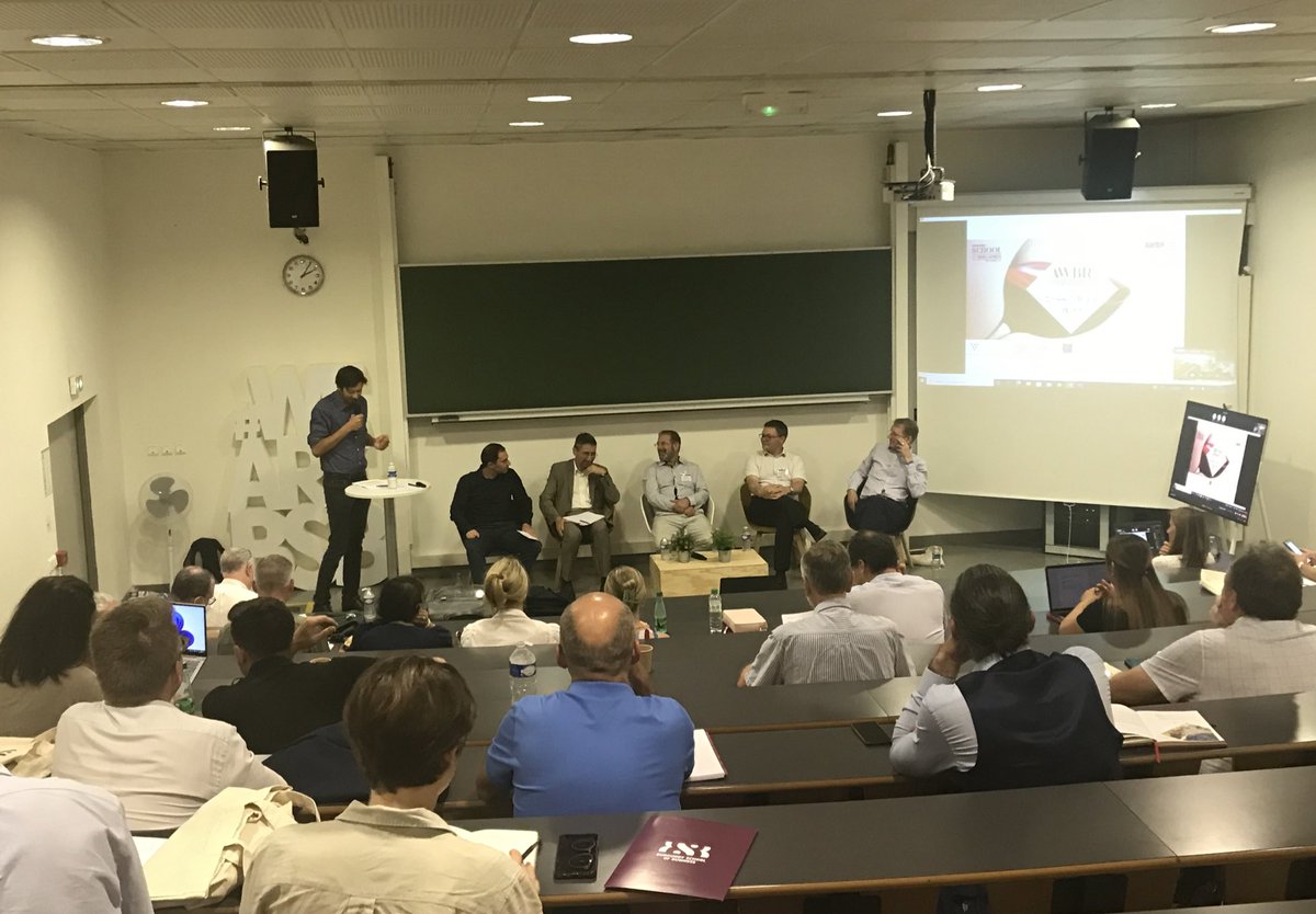 La presse présente à <a href="/BurgundySB/">BSB - Burgundy School of Business</a> Dijon pour la conférence <a href="/AWBR_Wine/">Academy of Wine Business Research - DW</a>: <a href="/boudier_pauline/">Pauline Boudier</a> pour France @bleubourgogne et @t_lieurade de <a href="/FR_Conversation/">The Conversation France</a>, qui anime la table-ronde "Industry engagement".
#SchoolOfWine #AWBR #WineBusiness #WeAreBSB