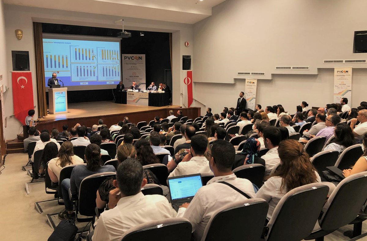 smartgunes's tweet photo. Altın sponsoru olduğumuz PVCON 2022'de Yönetim Kurulu Başkanımız Halil Demirdağ, “Türkiye’de Fotovoltaik Hücre Üretimi” oturumunda konuşmasını gerçekleştirirken☀️
#SmartGüneşTeknolojileri #SmartSolarTechnologies #SmartSolar #Pvcon #Pvcon2022 https://t.co/FyW5zKvMUy