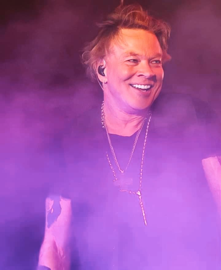 Guns N' Roses every time tweet media