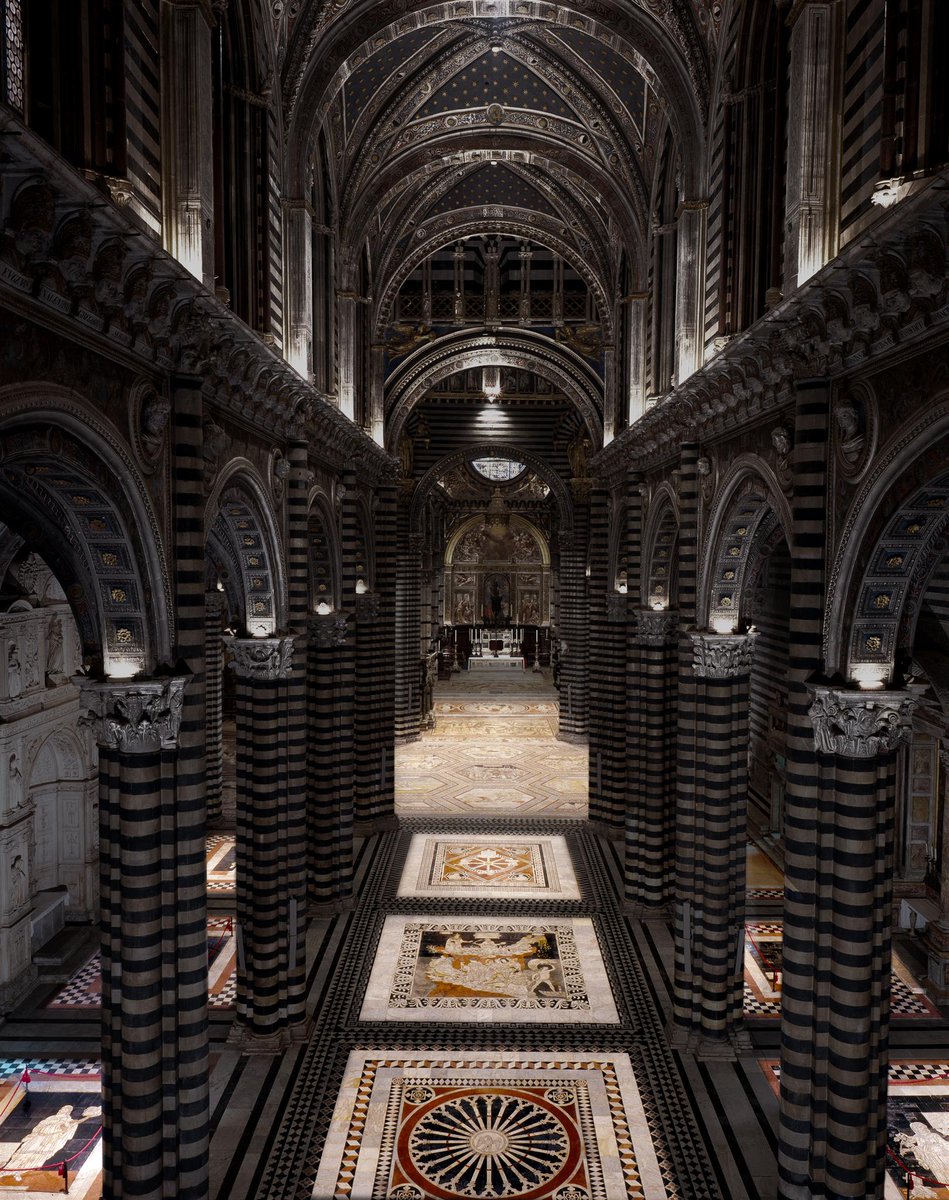 gonsanchezm's tweet photo. La catedral de Siena ha destapado su impresionante pavimento, realizado con incrustaciones de mármol desde el siglo XIV y que está casi todo el año cubierto para protegerlo. Son 56 "viñetas" con episodios bíblicos y sobre esta histórica ciudad toscana Patrimonio de la Humanidad. https://t.co/zHMv0X738M