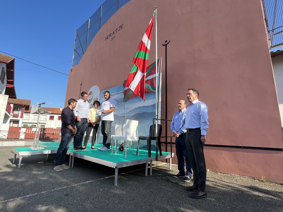 eajpnv's tweet photo. ➕ @PeioEtxeleku, #Ustaritze-n: "Notre capacité à créer, ici et partout au Pays #Basque, une richesse durable est la meilleure garante de notre souveraineté et de sa juste répartition". https://t.co/6USaXM7ohO