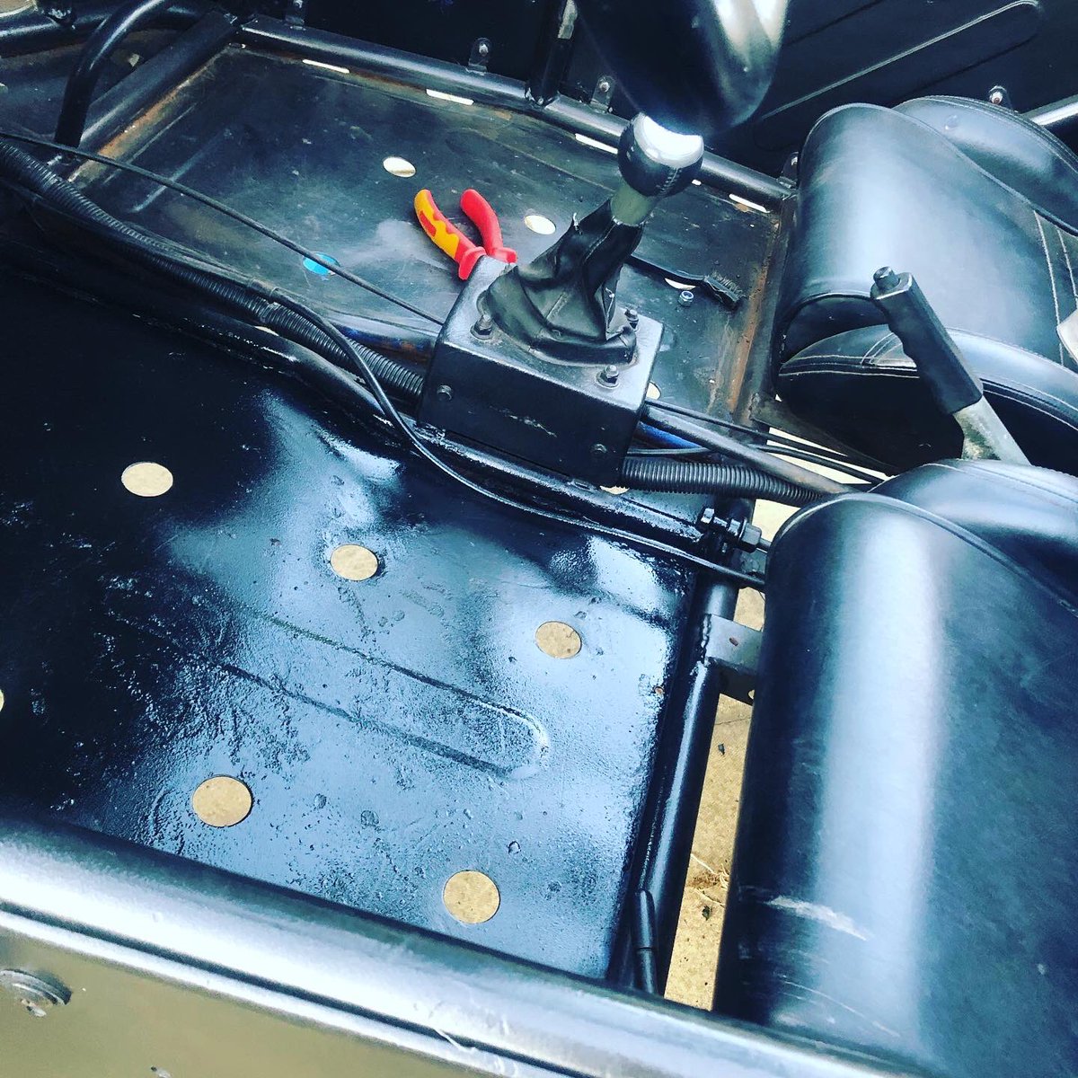 #beforeandafter de-rusting the #dunebuggy