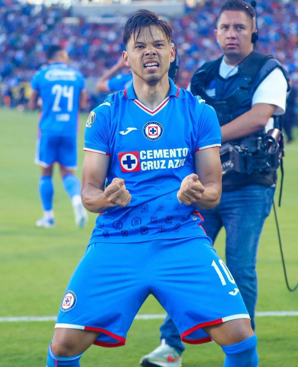 DeCazSoy1927's tweet photo. Esta clase de jugador fácilmente cuesta 5MDD y Cruz Azul tuvo la enorme fortuna de ficharlo gratis

Seleccionado🇵🇾
Calidad comprobada✓
El más talentoso🚂

Aquí es donde vale la pena hacer un esfuerzo $ para amarrar un jugador ¿QUE ESPERAN PARA RENOVARLO? REACCIONEN @CruzAzul ⏰ https://t.co/qLz35zYzv4